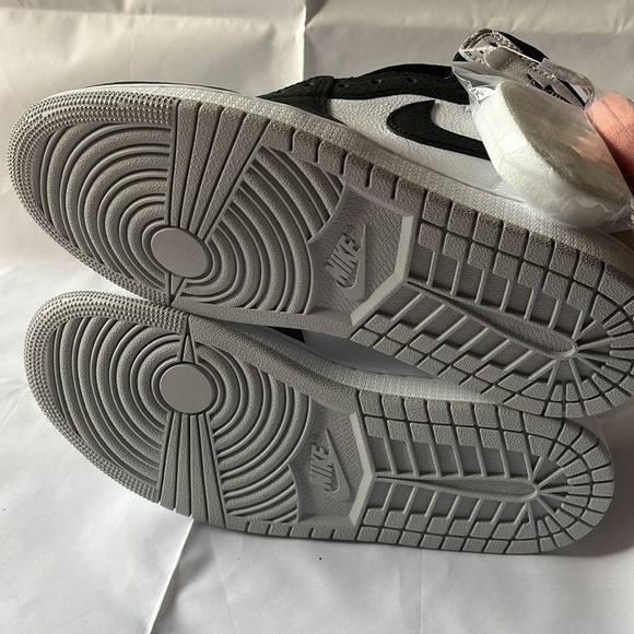 Authentic Air Jordan 1 Retro High OG White/Bleached Coral-Black - Picture 8 of 8